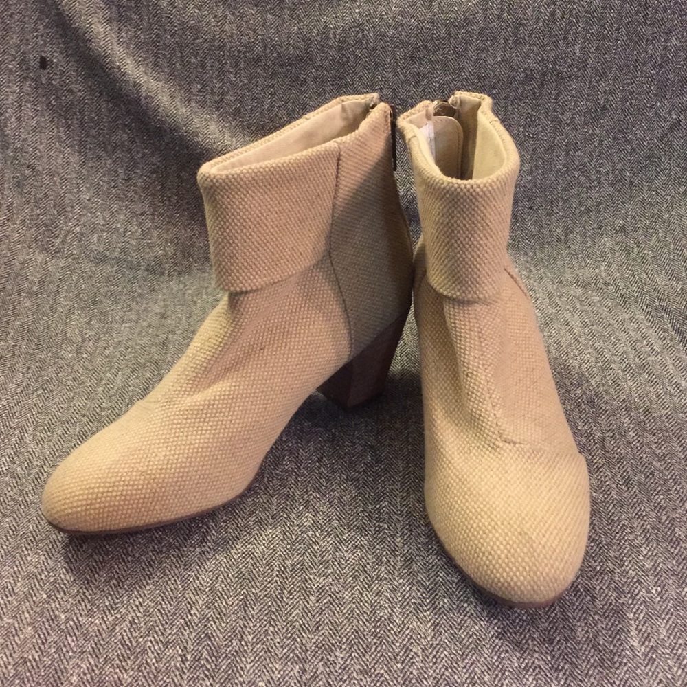 BUCCO CAPENSIS "Earla" Cuffed Zip Back Canvas Ankle Boots